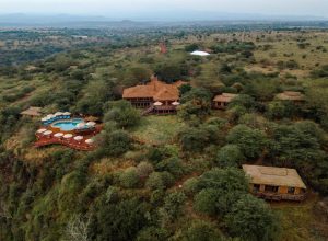 Escarpment Luxury Lodge Manyara, Rift Valley escarpment above Lake Manyara National Park, photo 2