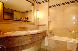 Nairobi Serena Hotel, Central Nairobi, beside Central Park, photo 1